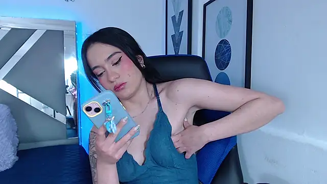 Snapshot of ZaraDames_ chatting on 01/14/25, 04:15 ZaraDames online show from 01/14/25, 04:15