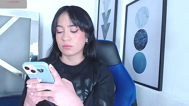 Snapshot of ZaraDames_ chatting on 02/19/25, 03:50 ZaraDames online show from 02/19/25, 03:50