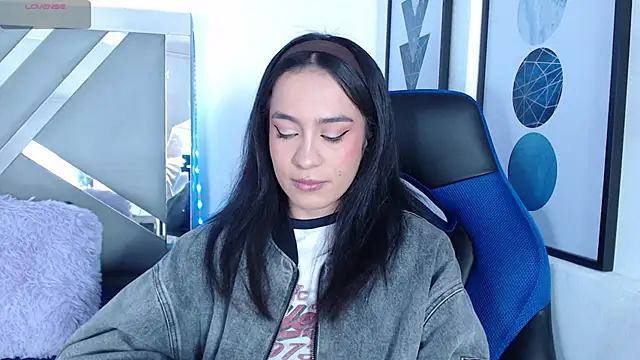 Snapshot of ZaraDames_ chatting on 02/26/25, 04:25 ZaraDames online show from 02/26/25, 04:25