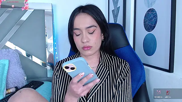 Snapshot of ZaraDames_ chatting on 03/13/25, 07:31 ZaraDames online show from 03/13/25, 07:31