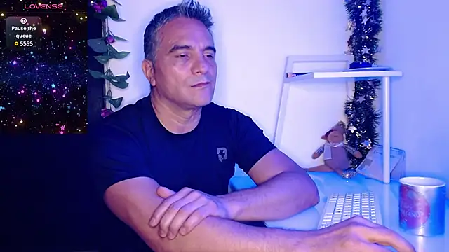 Snapshot of golden_punisher chatting on 12/11/24, 08:15 golden punisher online show from 12/11/24, 08:15