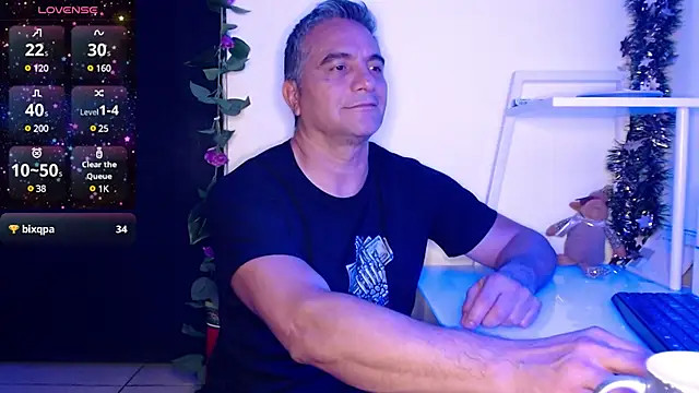 Snapshot of golden_punisher chatting on 12/18/24, 09:14 golden punisher online show from 12/18/24, 09:14