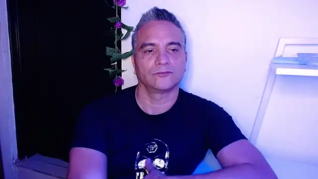 Snapshot of golden_punisher chatting on 01/09/25, 08:34 golden punisher online show from 01/09/25, 08:34