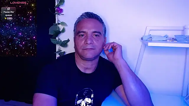 Snapshot of golden_punisher chatting on 01/15/25, 08:09 golden punisher online show from 01/15/25, 08:09