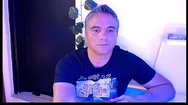 Snapshot of golden_punisher chatting on 02/05/25, 05:41 golden punisher online show from 02/05/25, 05:41