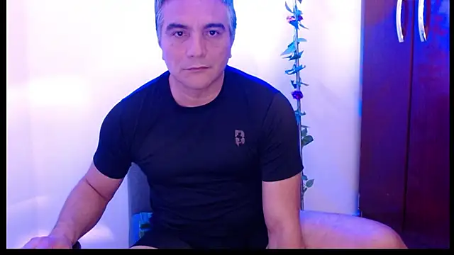 Snapshot of golden_punisher chatting on 02/22/25, 04:29 golden punisher online show from 02/22/25, 04:29