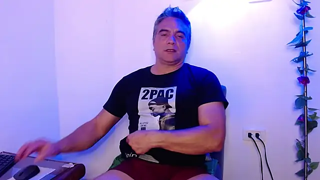 Snapshot of golden_punisher chatting on 02/23/25, 04:50 golden punisher online show from 02/23/25, 04:50