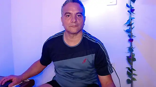 Snapshot of golden_punisher chatting on 02/28/25, 06:10 golden punisher online show from 02/28/25, 06:10