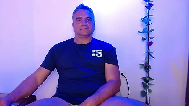 Snapshot of golden_punisher chatting on 03/04/25, 06:58 golden punisher online show from 03/04/25, 06:58