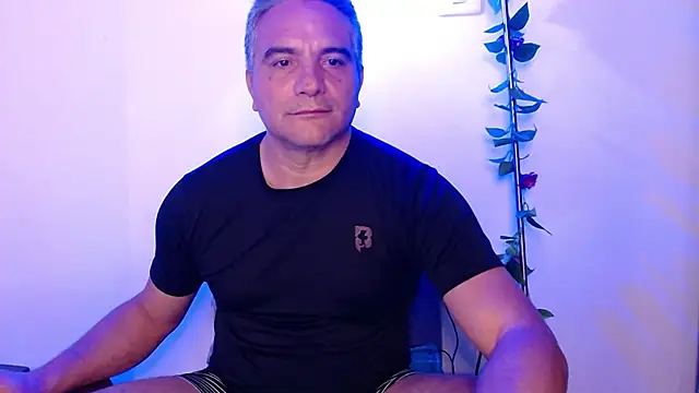 Snapshot of golden_punisher chatting on 03/12/25, 04:19 golden punisher online show from 03/12/25, 04:19