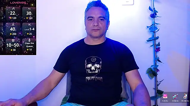 Snapshot of golden_punisher chatting on 03/21/25, 03:33 golden punisher online show from 03/21/25, 03:33