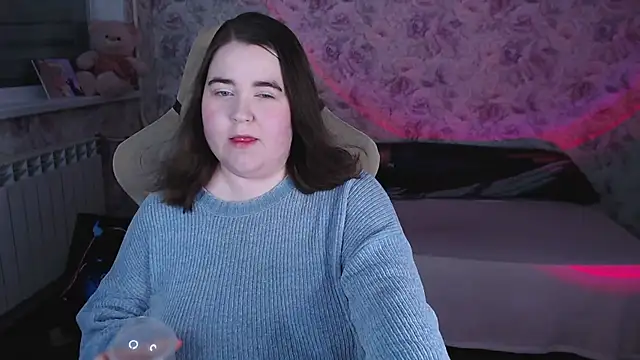 Estelle Hicks online show from 05/03/26, 06:47