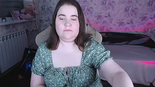 Estelle Hicks online show from 05/07/26, 06:46