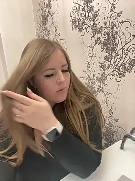 Snapshot of MargaretRoyal chatting on 10/29/25, 08:05 MargaretRoyal online show from 10/29/25, 08:05