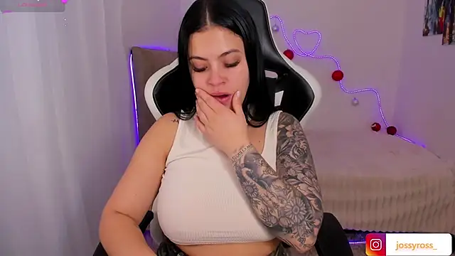 Victoryyy  online show from 11/24/25, 06:18