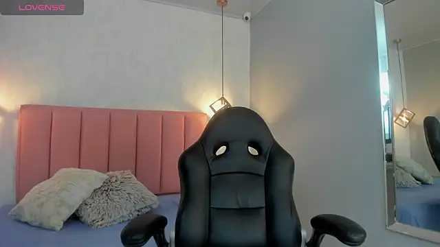 SUNNYCYRUS online show from 09/24/25, 12:30