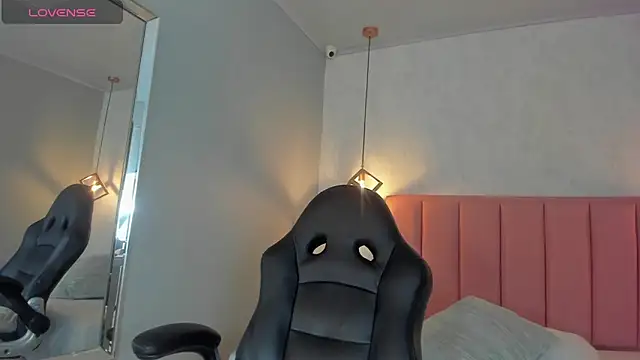 SUNNYCYRUS online show from 10/25/25, 12:34