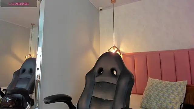 SUNNYCYRUS online show from 05/07/26, 12:43