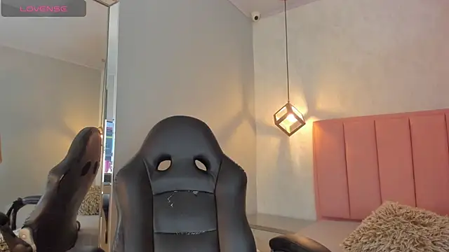 SUNNYCYRUS online show from 06/05/26, 12:55