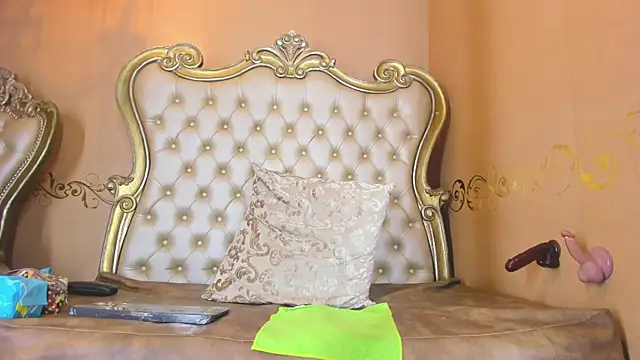 Celeste Baker  online show from 10/07/25, 12:24