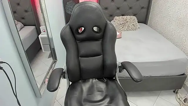 SUZETMONACO online show from 06/14/26, 07:27