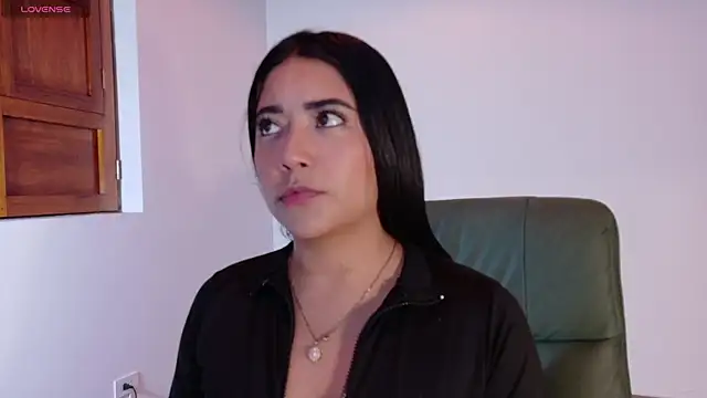 Snapshot of Susy_thomson chatting on 10/29/25, 12:02 Susy thomson online show from 10/29/25, 12:02