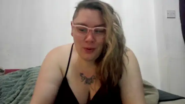 Snapshot of Bustycurves chatting on 01/15/26, 02:27 Bustycurves online show from 01/15/26, 02:27