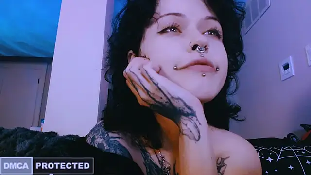 NaughtyLittleFox online show from 04/28/26, 05:45