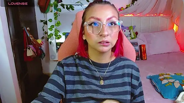 Snapshot of Littlerouse_ chatting on 02/17/26, 07:49 Littlerouse online show from 02/17/26, 07:49