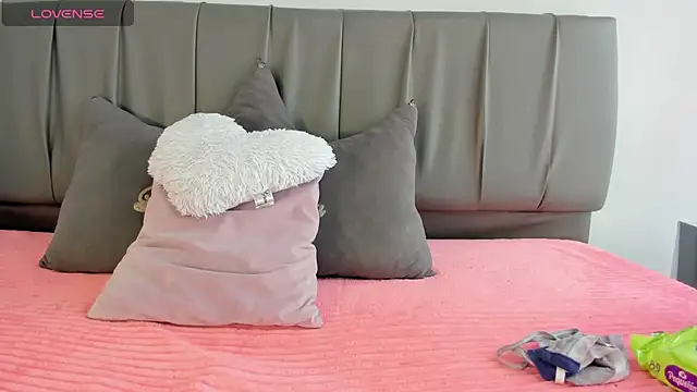 Cherllynn online show from 10/11/25, 02:48