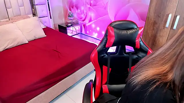 Yelena mutiz online show from 12/15/25, 01:37