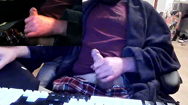 Snapshot of anontraveller chatting on 12/14/25, 01:44 anontraveller online show from 12/14/25, 01:44