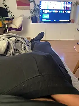 Snapshot of Banana_Boy chatting on 02/24/25, 09:09 Banana Boy online show from 02/24/25, 09:09