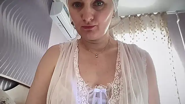 Snapshot of Viola_sweet chatting on 05/31/26, 04:53 Viola sweet online show from 05/31/26, 04:53