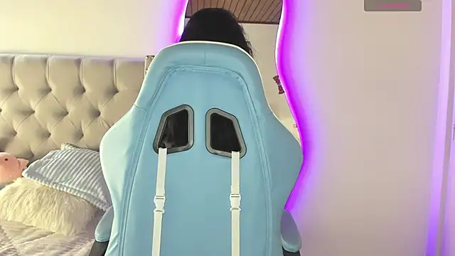 Snapshot of Violet_Rost chatting on 12/12/24, 02:33 Violet Rost online show from 12/12/24, 02:33