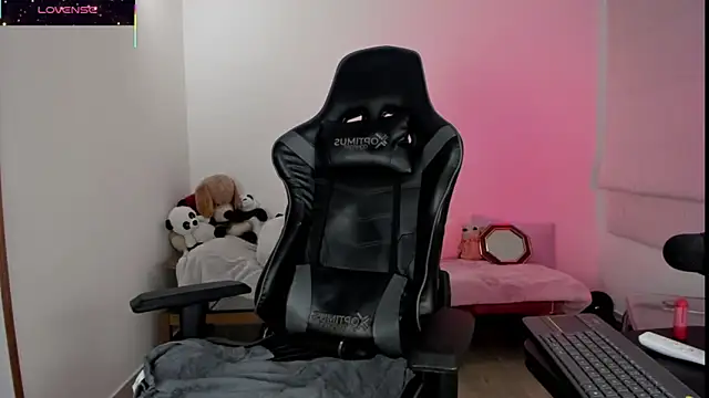 Biancastrongg online show from 11/25/25, 02:55