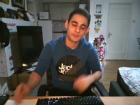 Snapshot of mihaimichael chatting on 12/17/25, 05:08 mihaimichael online show from 12/17/25, 05:08