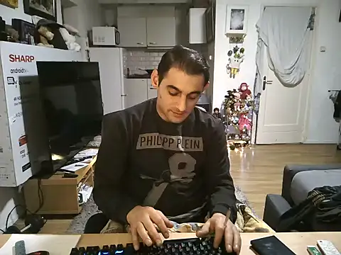 Snapshot of mihaimichael chatting on 12/19/25, 12:28 mihaimichael online show from 12/19/25, 12:28