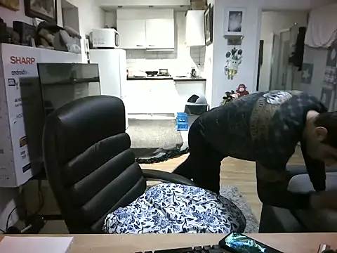 Snapshot of mihaimichael chatting on 12/20/25, 03:41 mihaimichael online show from 12/20/25, 03:41