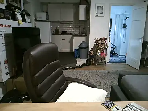 Snapshot of mihaimichael chatting on 01/10/26, 12:07 mihaimichael online show from 01/10/26, 12:07