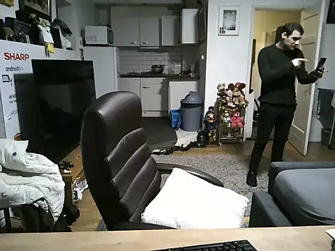 Snapshot of mihaimichael chatting on 01/14/26, 10:58 mihaimichael online show from 01/14/26, 10:58