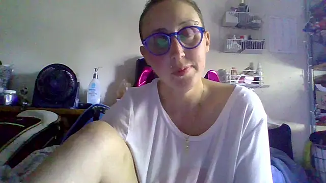 Snapshot of AstridFalk23 chatting on 10/06/25, 05:43 AstridFalk23 online show from 10/06/25, 05:43