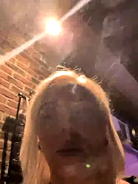 nora the strange online show from 05/03/26, 12:16