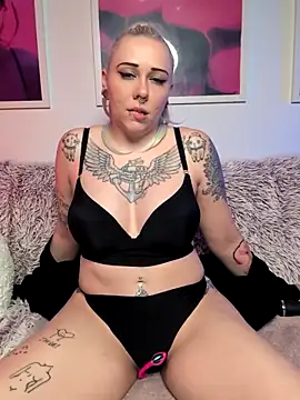 nora the strange online show from 05/13/26, 06:05