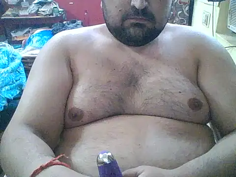 Snapshot of ARYANAVAILABLE chatting on 07/18/26, 01:32 ARYANAVAILABLE online show from 07/18/26, 01:32