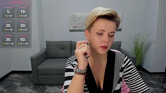 Julia Wilsone online show from 12/02/24, 10:39