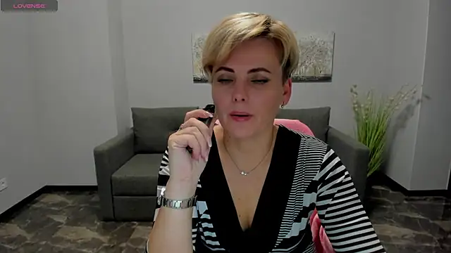 Julia Wilsone online show from 12/12/24, 05:26