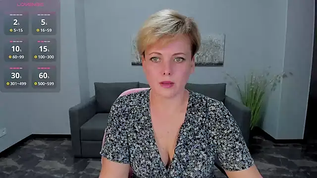 Julia Wilsone online show from 01/14/25, 02:00