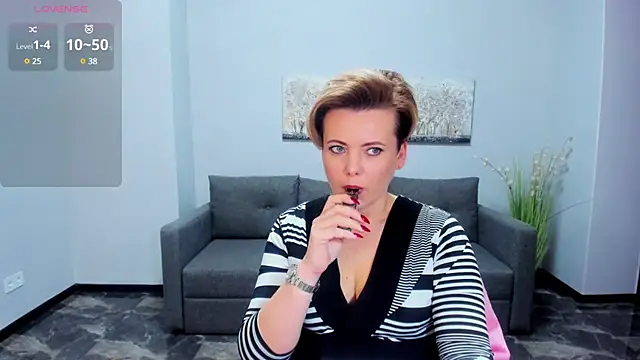 Julia Wilsone online show from 02/07/25, 12:39