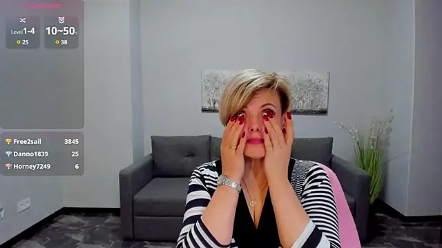 Julia Wilsone online show from 03/05/25, 01:17